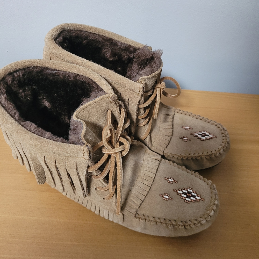 NEW Manitoba Mukluks